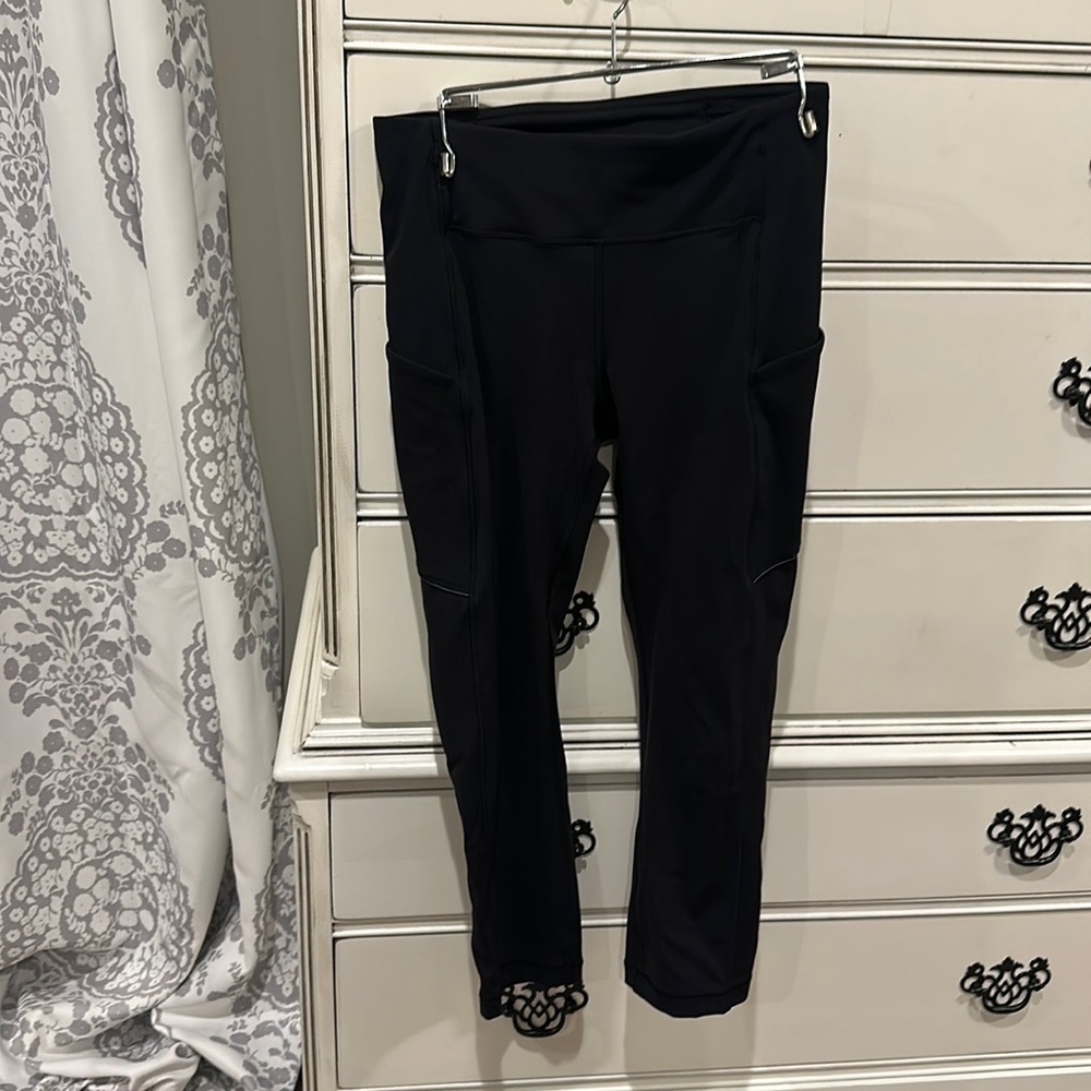Lululemon size 4 21” inseam running capris with pockets
